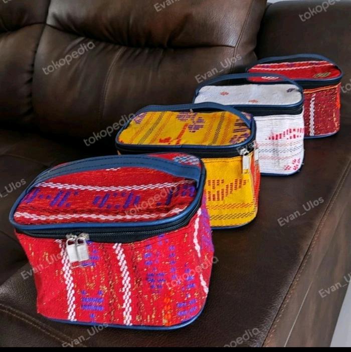 Tas Pouch Kosmetik Bahan Ulos (Tas Souvenir Ulos)