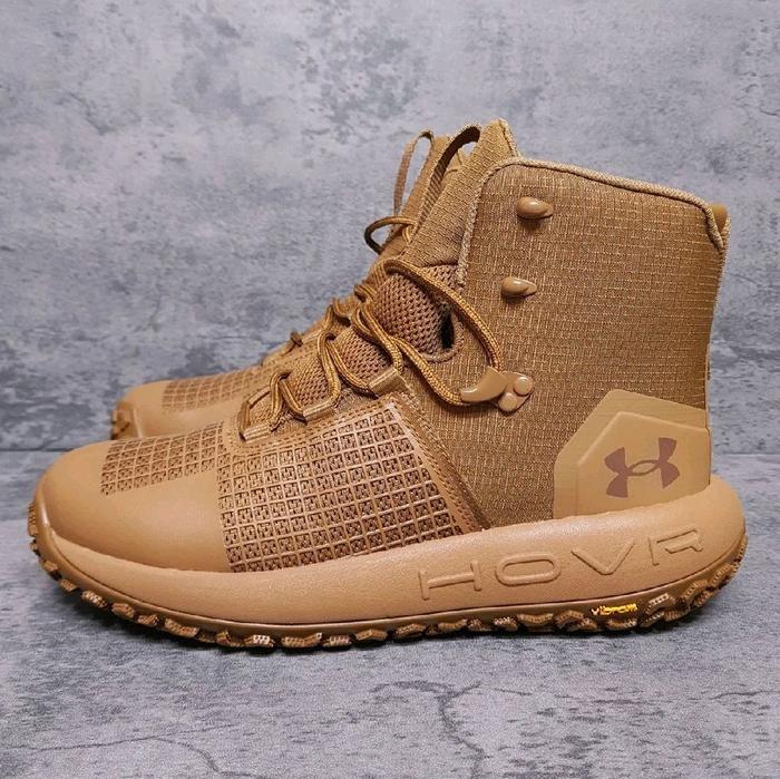 Under Armour Hovr Boot Sepatu Pria Warna Coklat dengan Desain Mesh dan Logo Hovr