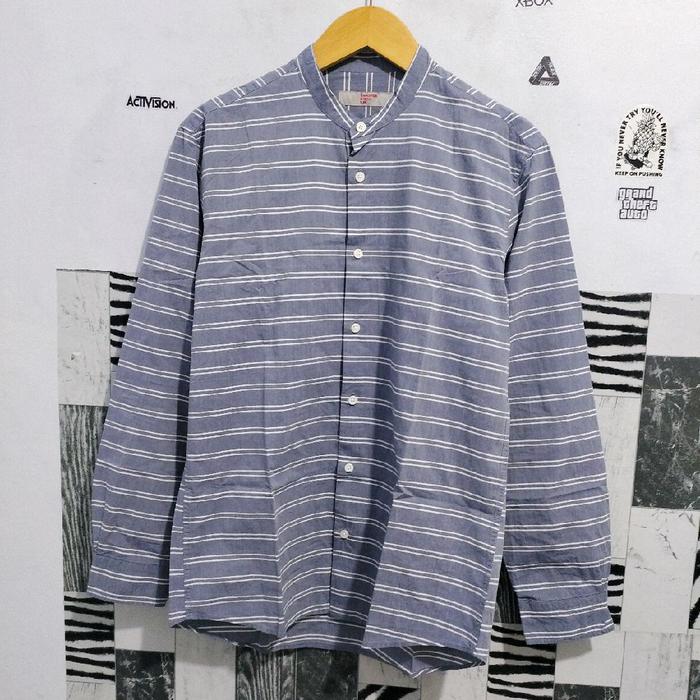 Kemeja 8 Seconds model kerah Sanghai faded denim dengan Garis Putih