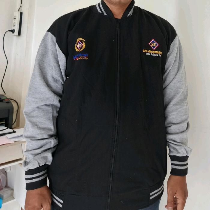 Jaket Zipper Sehat Tentrem ST Sidoarjo dengan Desain Elegan dan Nyaman untuk Penggunaan Sehari-hari