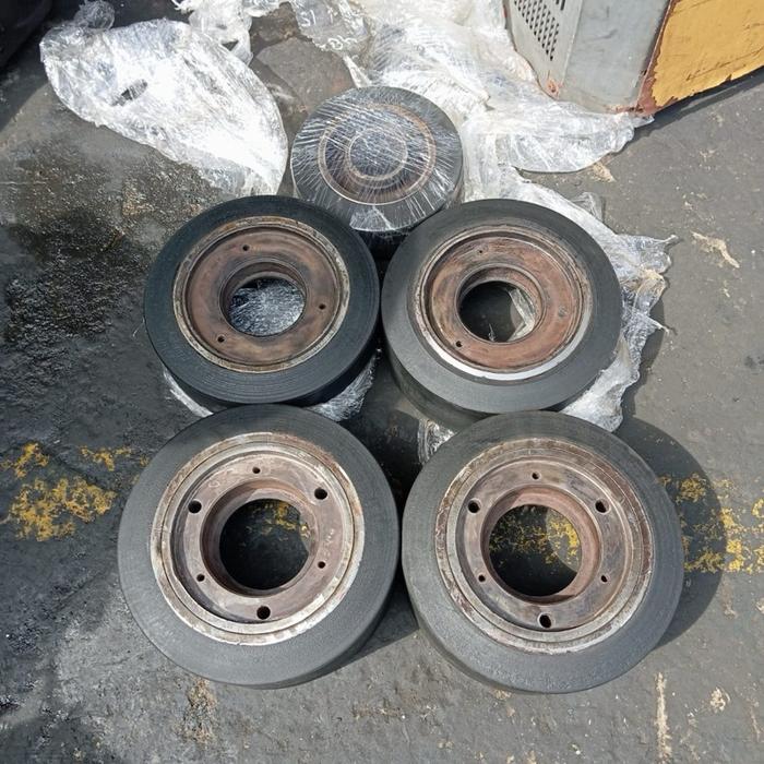 Roda forklift elektrik bergaransi