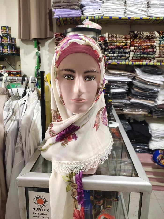Hijab segi empat  turkey motif  bunga marun