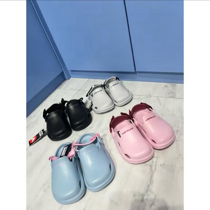 Airwalk sendal Full Karet dengan Pilihan Warna Hitam Putih Pink dan Biru untuk Kenyamanan Optimal
