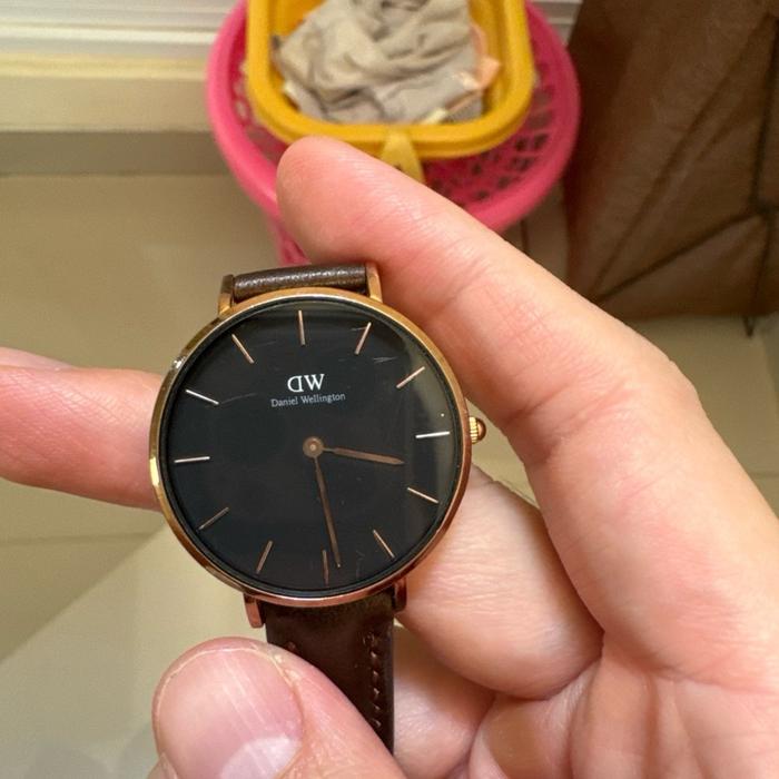Preloved jam tangan wanita Daniel Wellington
