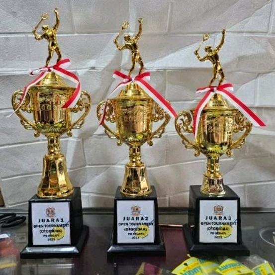 PIALA TROPHY BADMINTON TENIS MEJA VOLLY BOLA