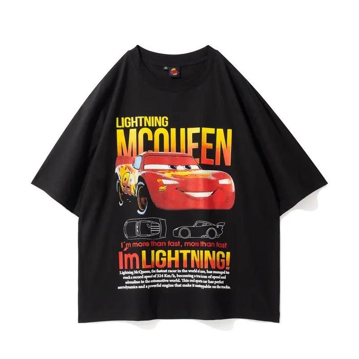 Kaos Hitam Desain Lightning McQueen dan Mobil Balap fzepgctpvz