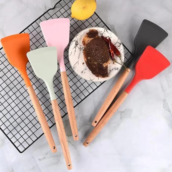 Spatula Silicon Utensile Turner Sutil Silikon Gagang Kayu Tahan Panas