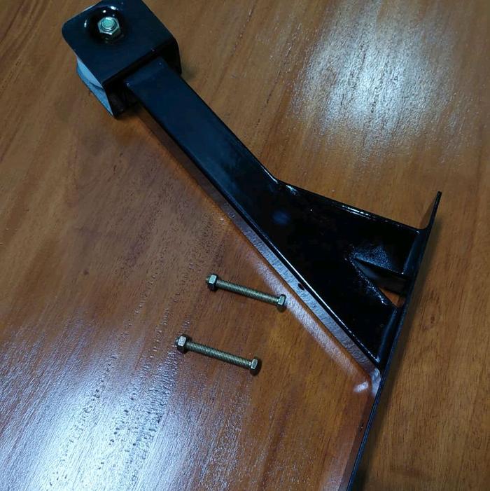 Katrol Panco Latihan Panco dengan Detail Baut Seperti yang Terslihat pada Gambar