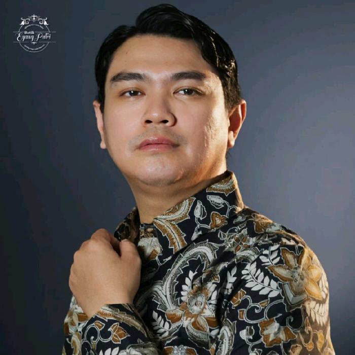 Batik Eyang Putri- Kemeja Katun Lengan Panjang