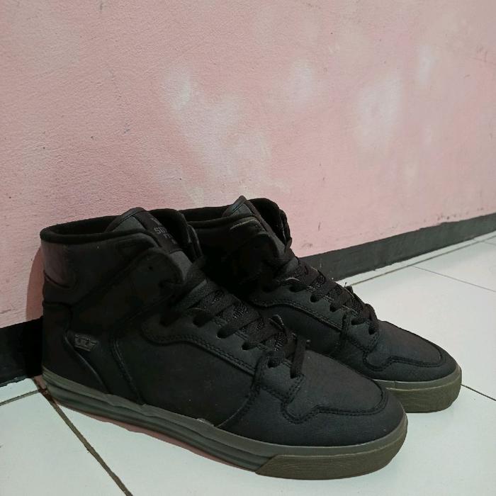 Sepatu Sneakers Supra Vaider High Top Black size - 42,5