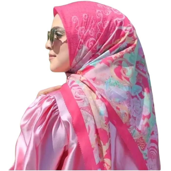 Ready stock Buttonscarves  as is wonderland series  raspberry Jilbab Wanita
