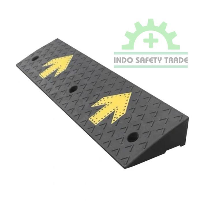 Rubber Curb Ramp PVC Tanjakan Lantai Tebal dan Kuat Berbagai Ukuran Plastik Furniture