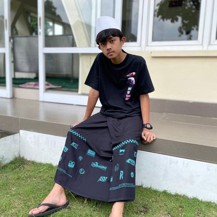 Sarung Racertees Hitam Viral (Sarung Tosca)