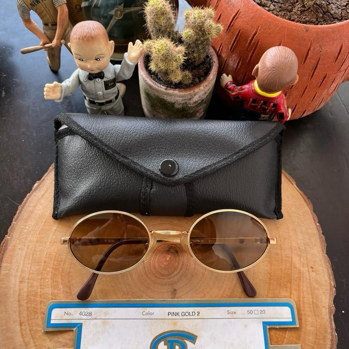 Vintage oval round sunglasses 80's Brand: Charles Dior's made in italy Size: 50-22 Full tag logo bra