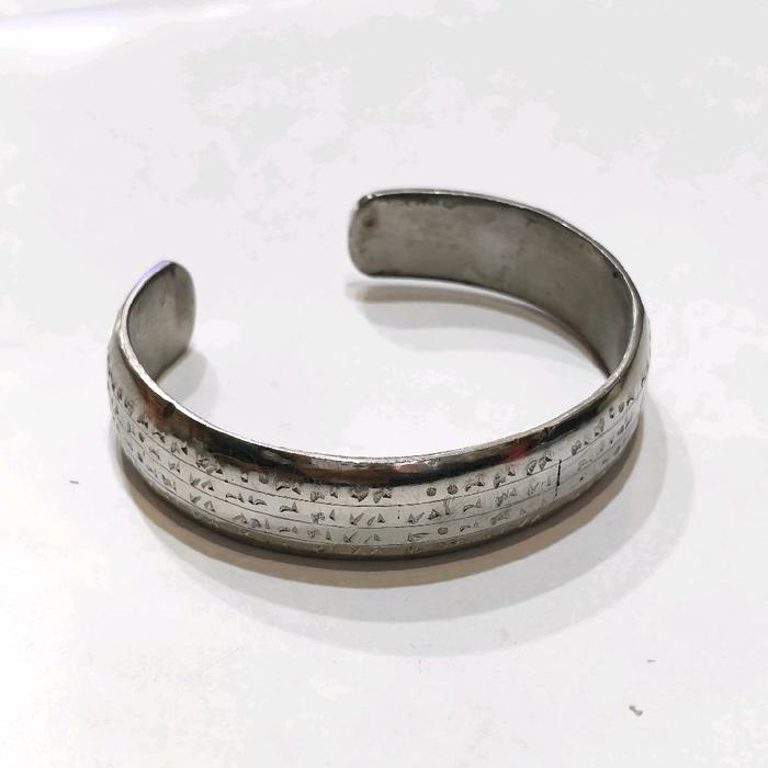 Gelang Stainles besi Putih Seni Rajah baris 4 motif cembung
