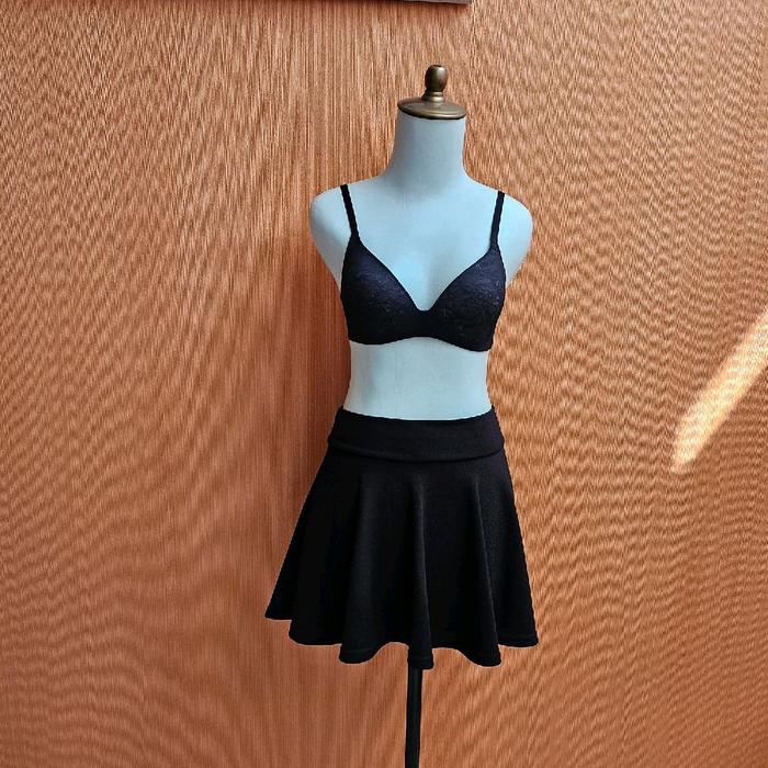 sport bra wanita hitam motif lace UNIQLO cewek S M santai nyaman sz 34C