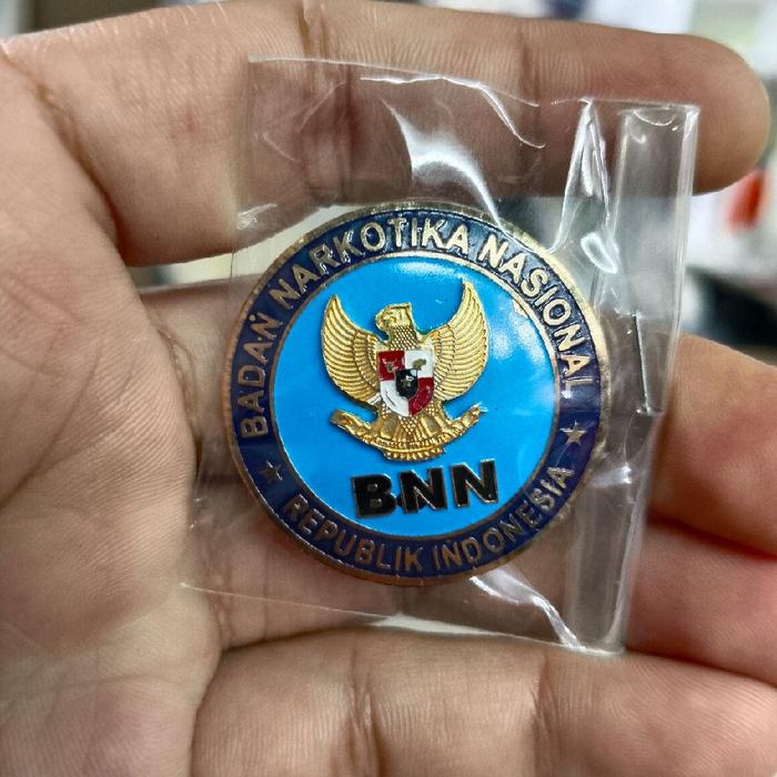 Pin BNN Badan Narkotika Nasional Magnetik dengan Logo Garuda Biru dan Tulisan Republik Indonesia