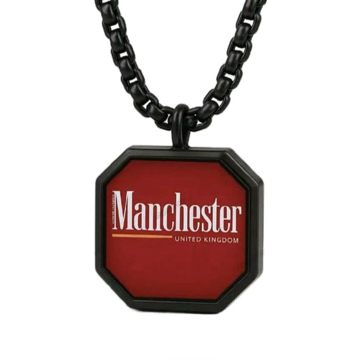 Kalung Keren Manchester United Kingdom dengan Desain Unik dan Tali Hitam Elegan