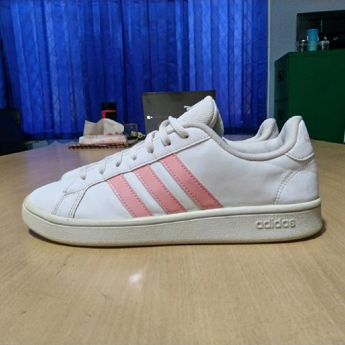 Sepatu Sneakers seri Court Trainer size 42 preloved sepatu casual tenis hiking second bekas adinda