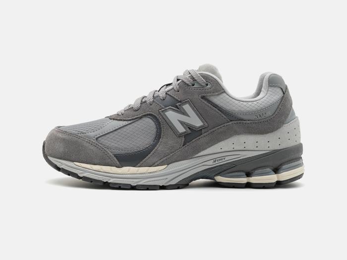 Sepatu Sneakers Pria NB 2002R Castlerock Grey