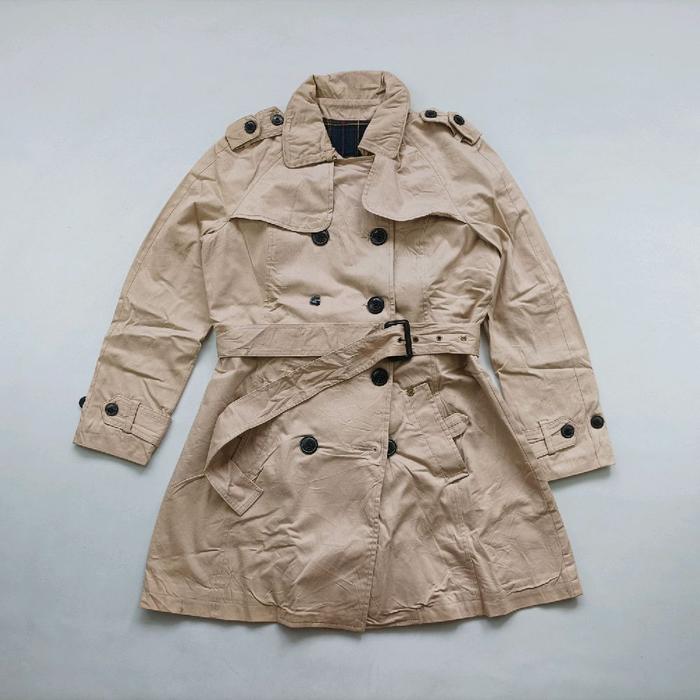 Stradivarius trench coat size L wanita P005