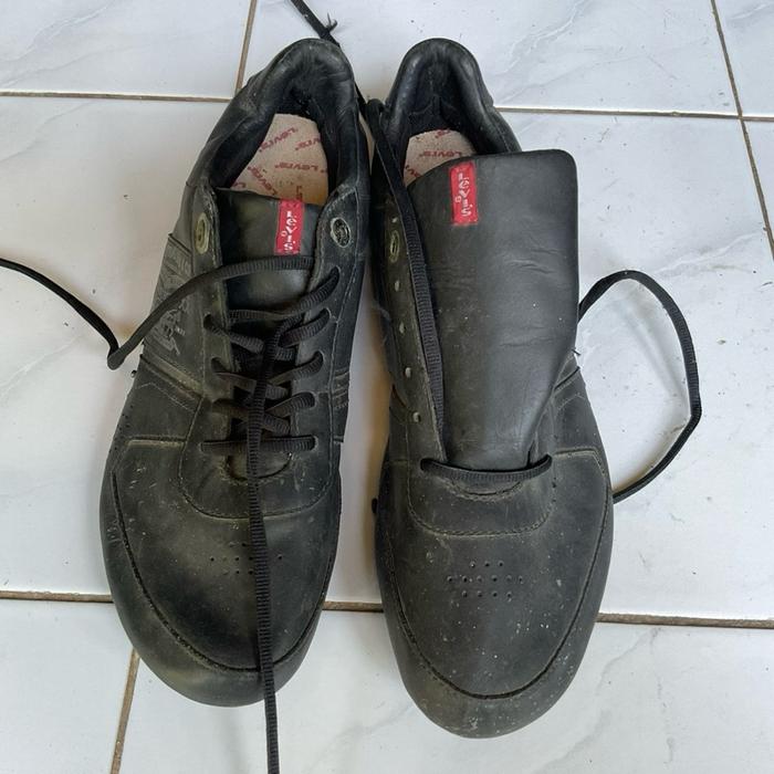Sepatu Levis Kulit Limited Edition ukuran 44 Rare Shoes Pria Hitam
