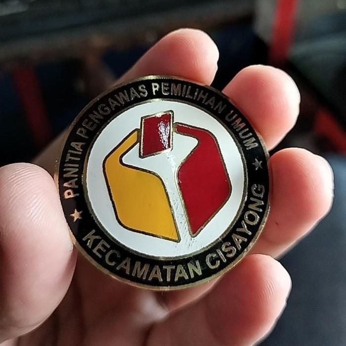 PIN KUNINGAN LOGO BULAT ECHING SEPUH TIMBUL LOGO | LENCANA MAGNET KUNINGAN ECHING EMAS SEPUH EMAS |