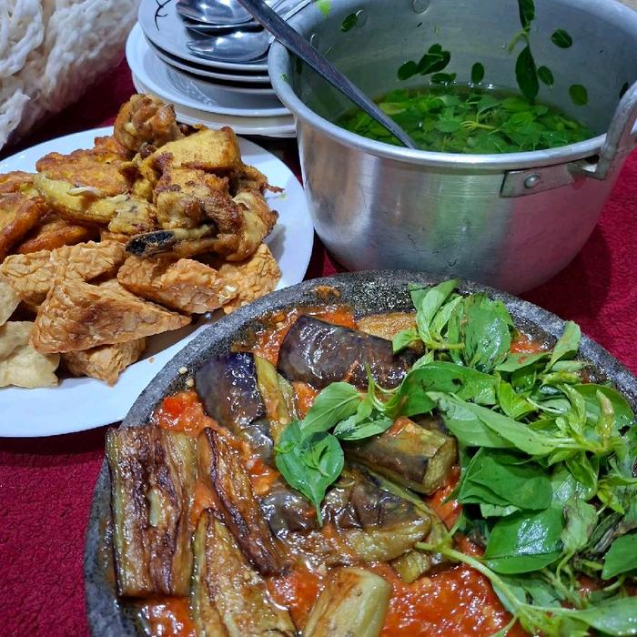 Baju Gambar Lalapan Ayam Goreng Renyah untuk Wanita Panjang