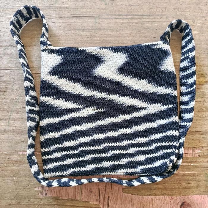 Noken Tas Papua Motif Garis Hitam Putih Tas Tangan Wanita Etnik Modern
