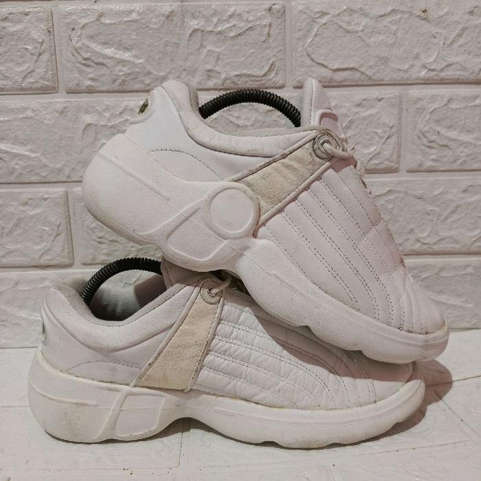 Sepatu Sneakers K-Swiss Chilton Triple White size - 42