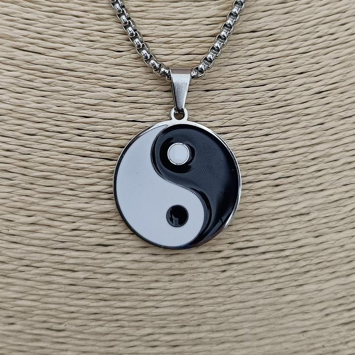 KALUNG LIONTIN TITANIUM YING YANG PRIA TERLARIS Elegan Stainless