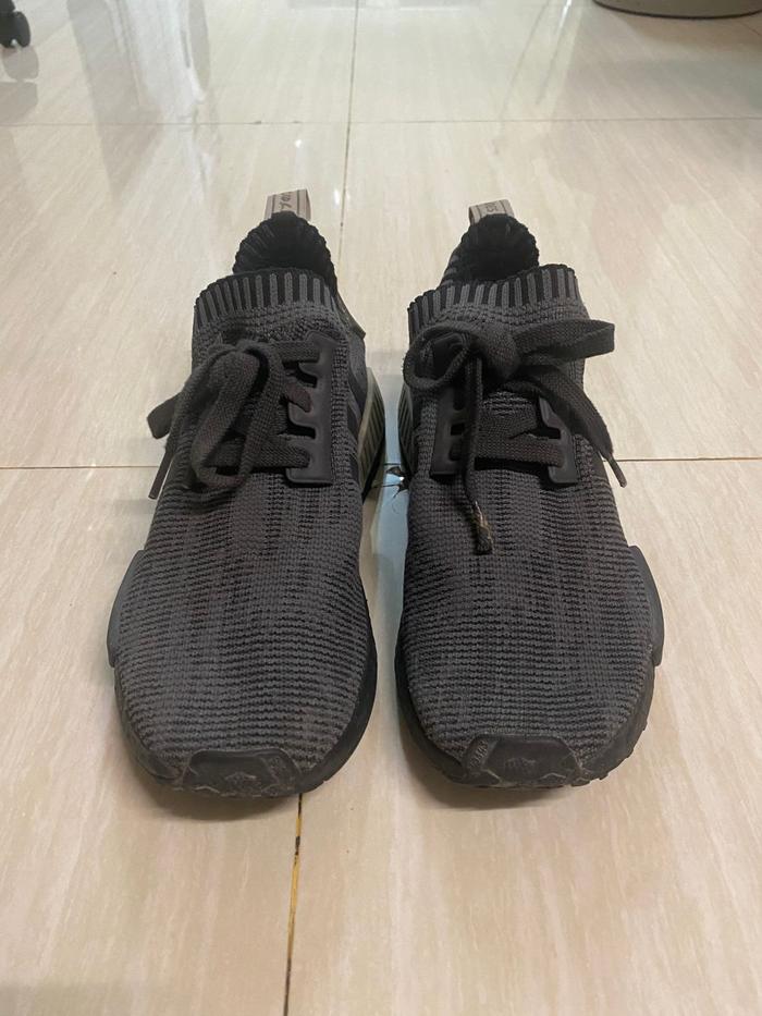 Adidas NMD R1 warna Pitch Black Grey - Second / Bekas