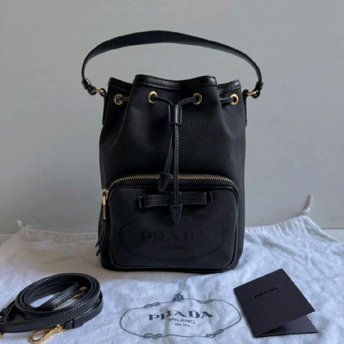 READY PRADA DRAWSTRING BUCKET BAG IN NERO BLACK JACQUARD