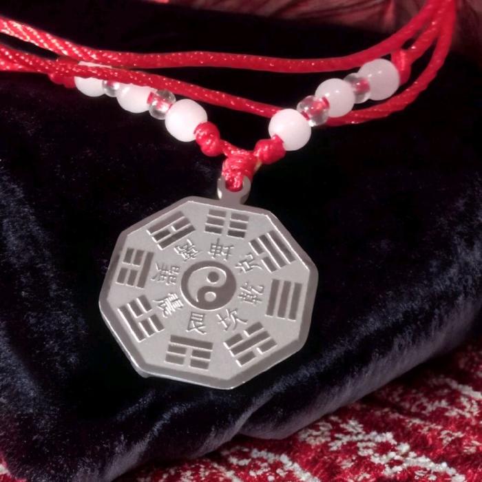 kalung liontin antikarat Titanium patkwa Pakua Ying Yang silver tali merah rejeki