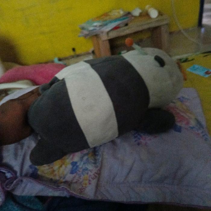 boneka, kasur, sepatu, jam