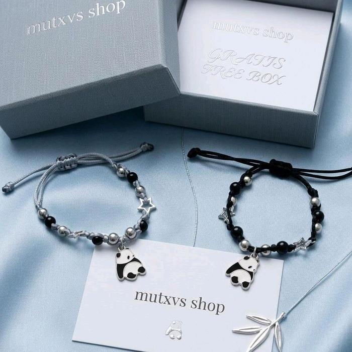 Twin Panda Bracelet dengan Box Gratis dan Stiker Motif Panda untuk Hadiah