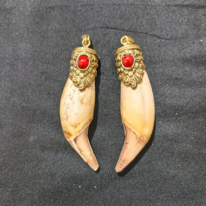 Aksesoris antik mainan kalung tarber atau liontin tarber