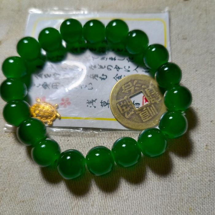 Gelang Hijau Manik dan beraneka warna Perempuan Sukses Kecantikan buka aura