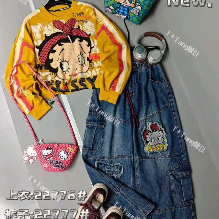 Stellan Kaos Tangan Panjang Celana Jean Oversize dengan Desain Karakter Betty Boop dan Hello Kitty