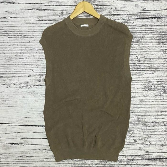 Vest rompi outer knit knitwear rajut casual coklat unisex GU second bekas thrift preloved