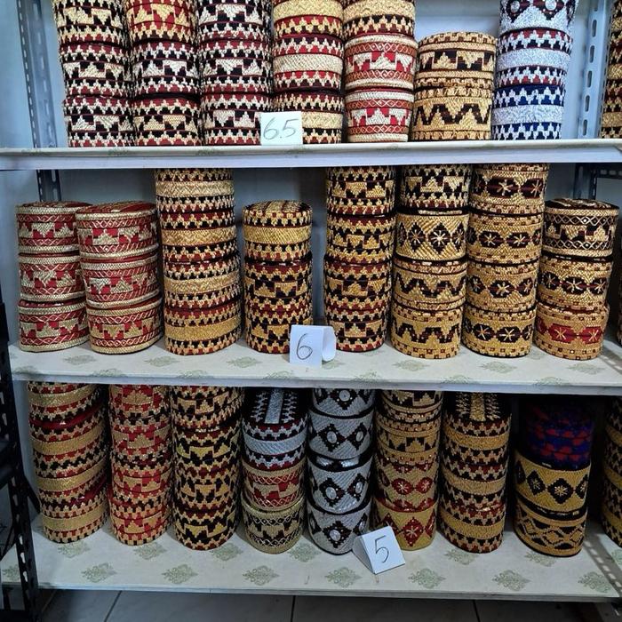 Peci Tapis tenun khas lampung