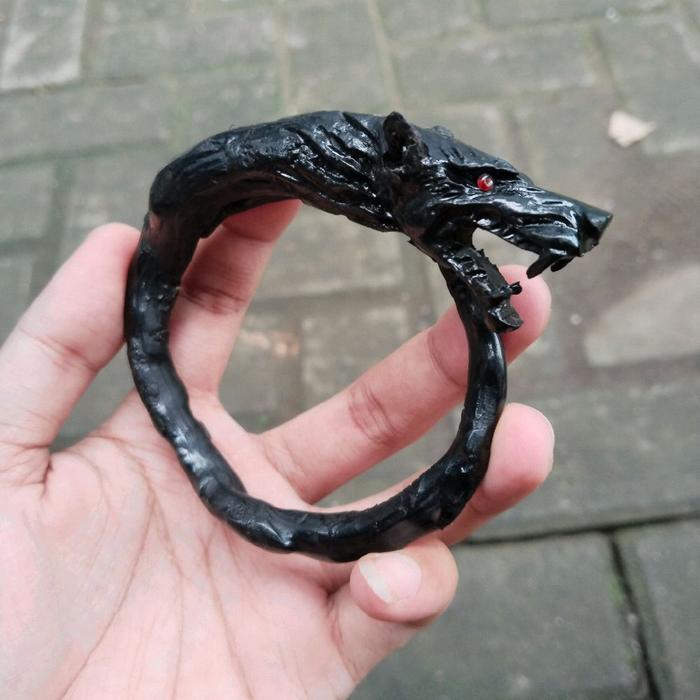Gelang akar bahar hitam ukir kepala serigala