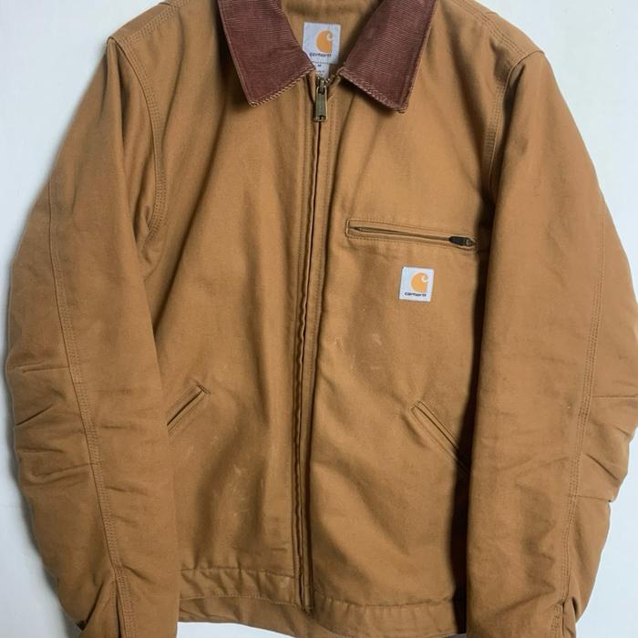 Carhartt Workjacket Kanvas Detroit Jaket Kerja Kanvas Warna Coklat dengan Logo Carhartt