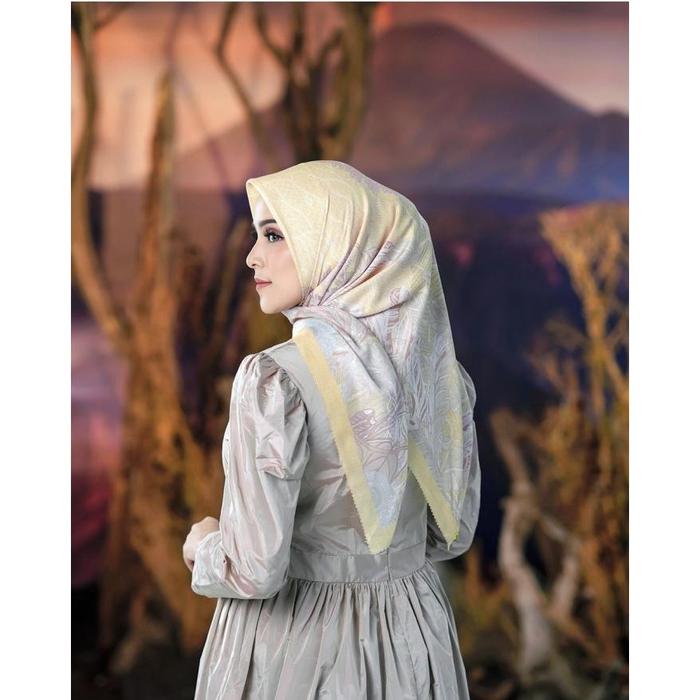 buttonscarves x mmehuillet Kiki Siantar el mar minorca dawn, pinky sky - nusantara spice