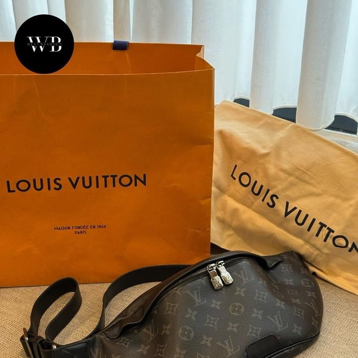 LOUIS VUITTON Eclipse Monogram Discovery Bumbag Original