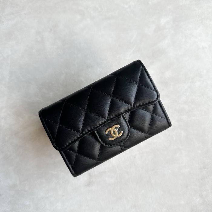 Chanel Classic Card Case / Holder Flap Lambskin Black GHW