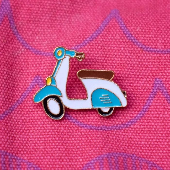 ENAMEL PIN - UNIT VESPA