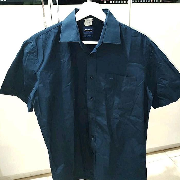Preloved Arrow Kemeja Pria Lengan Pendek Biru Navy Shirt