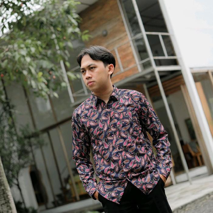M25 - Kemeja Pria Lengan Panjang Motif Paisley Navy