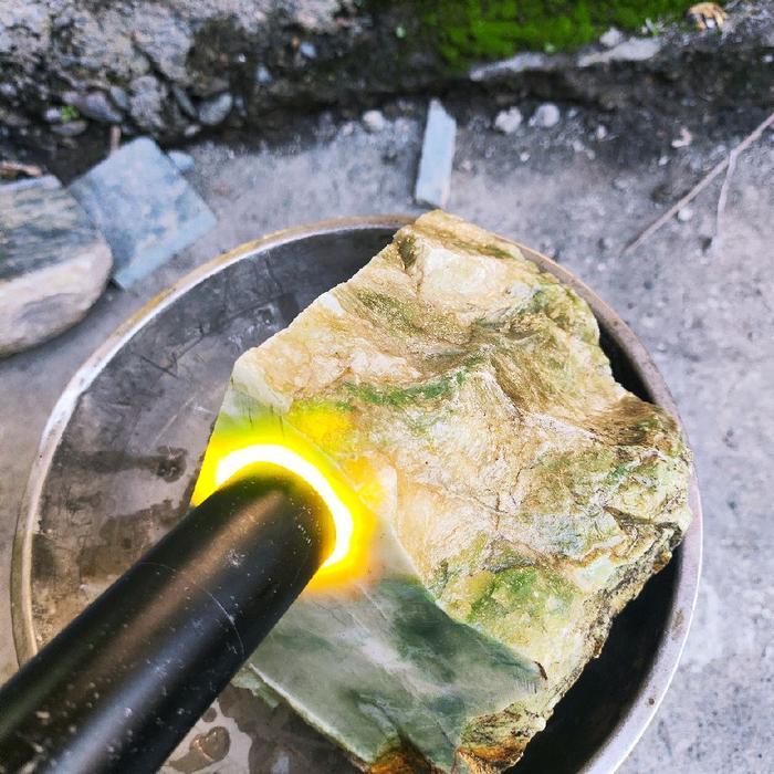 Natural white jadeite jade 2.5kg